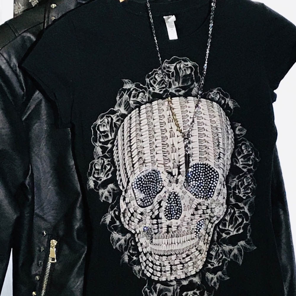 Crystal skull graffiti tee